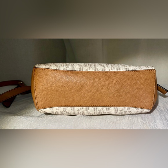 MK Signature Crossbody + Pebbled Leather Zip Wallet Bundle – Like New Gifts - Picture 3 of 12